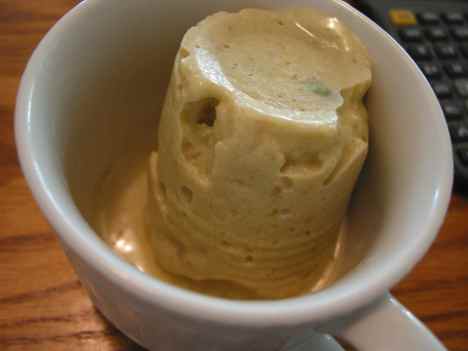 Pistachio frozen yogurt "khulfi" with cardamom