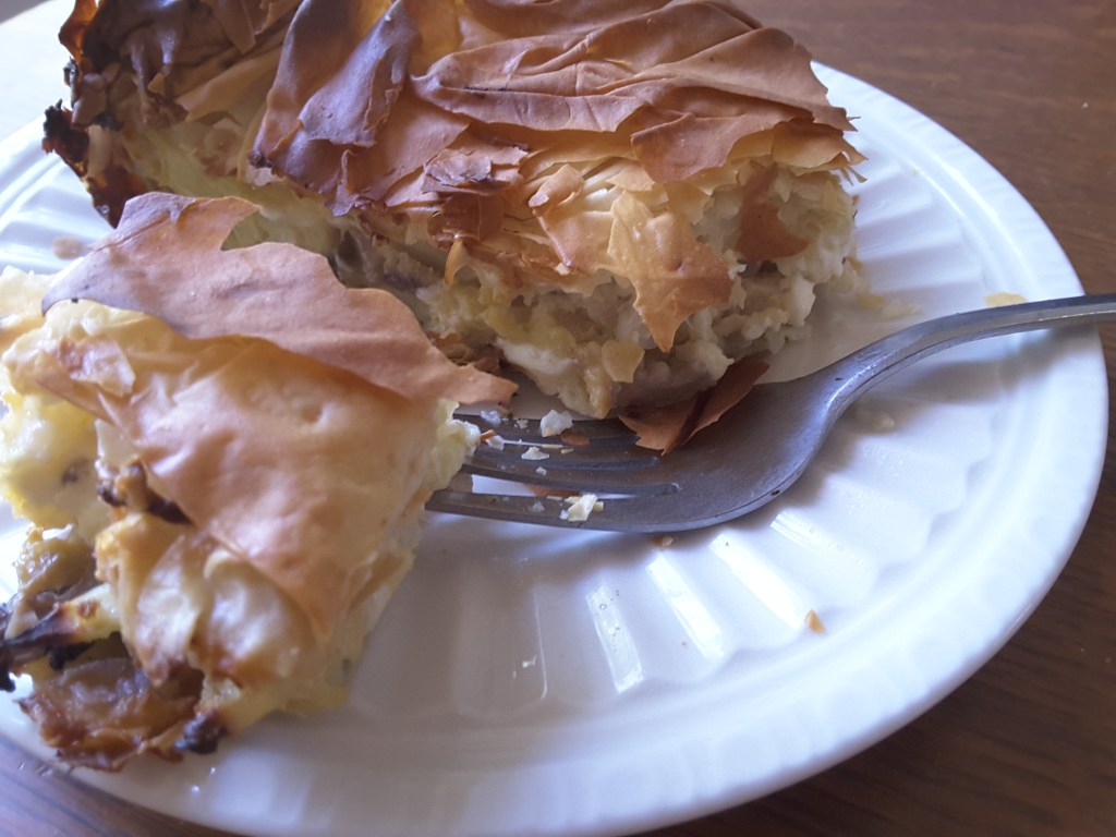 Cauliflower mushroom quiche wrapped in fillo pastry is crispy, elegant and light.